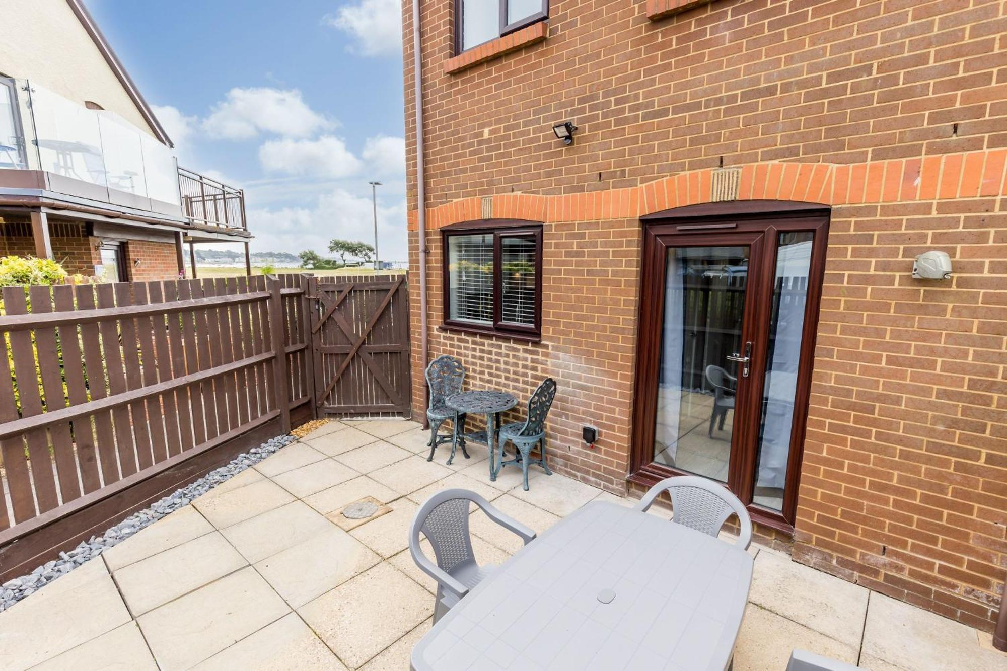 Villa Trade Winds Poole Exterior foto