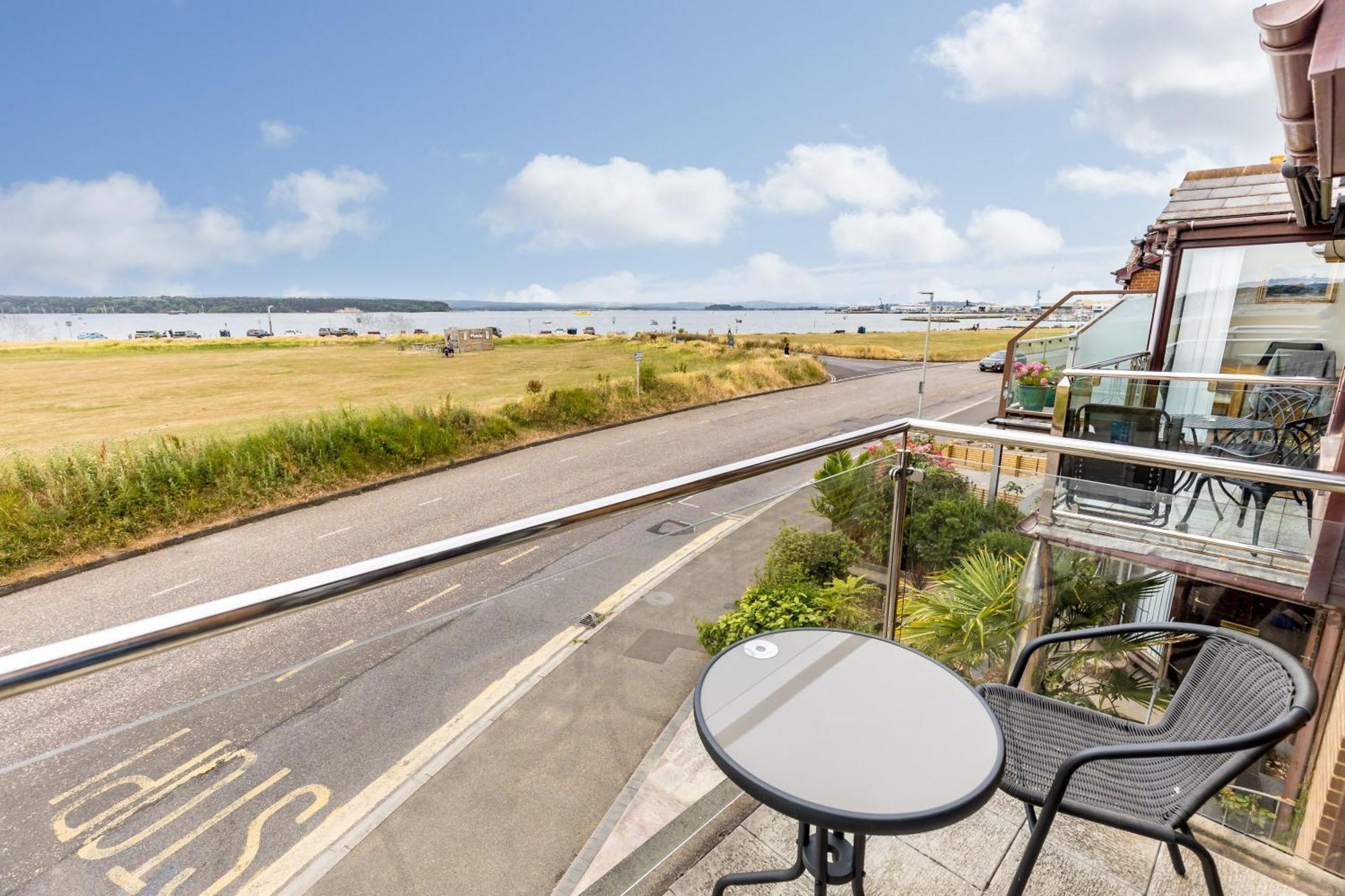 Villa Trade Winds Poole Exterior foto
